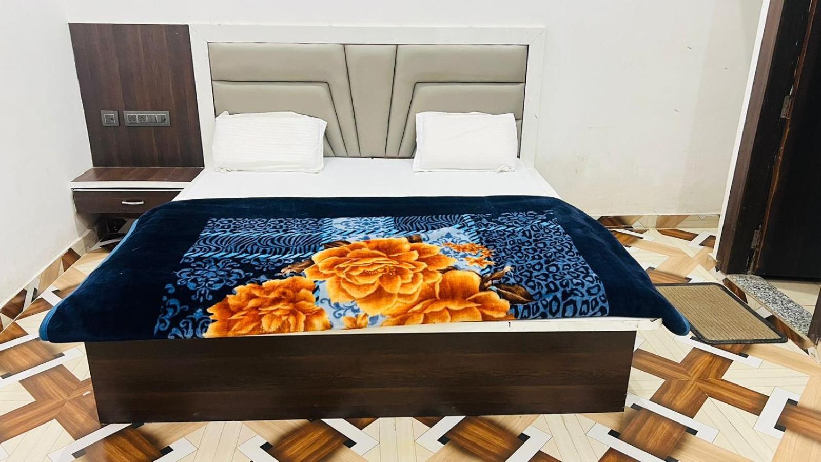 Hotel Rudra Residency Near Railway Station Mathura Dış mekan fotoğraf