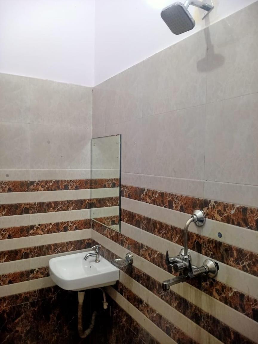 Hotel Rudra Residency Near Railway Station Mathura Dış mekan fotoğraf
